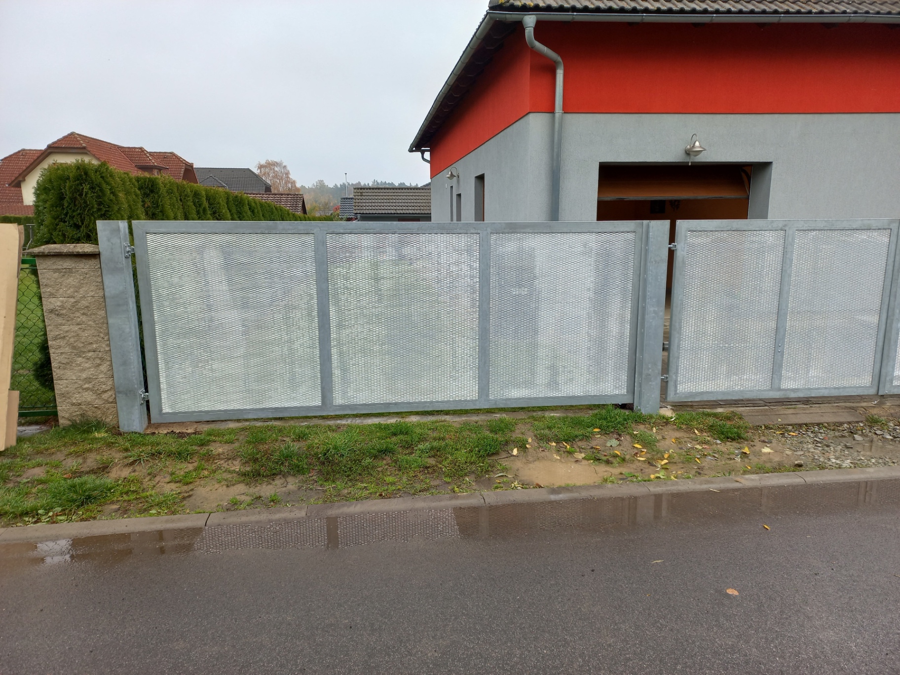 Brána a branka — tahokov I — čelní pohled na pozinkovanou bránu s tahokovovou výplní